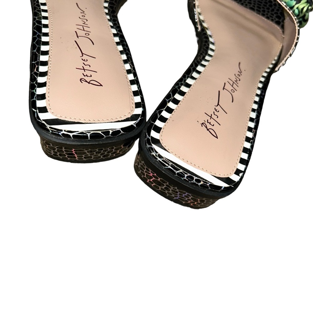 Betsey Johnson Women's Milley Slide chain Sandals size 7 animal print - Picture 3 of 4